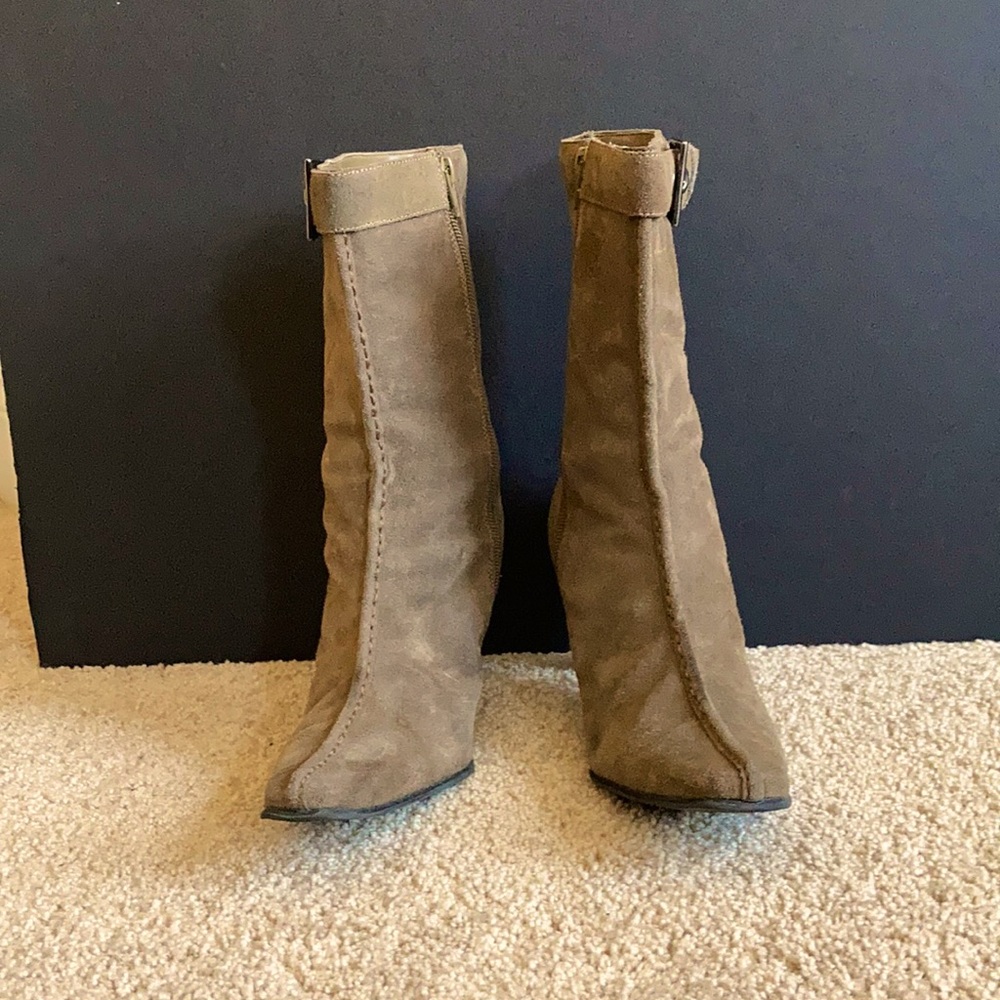 Suede boots